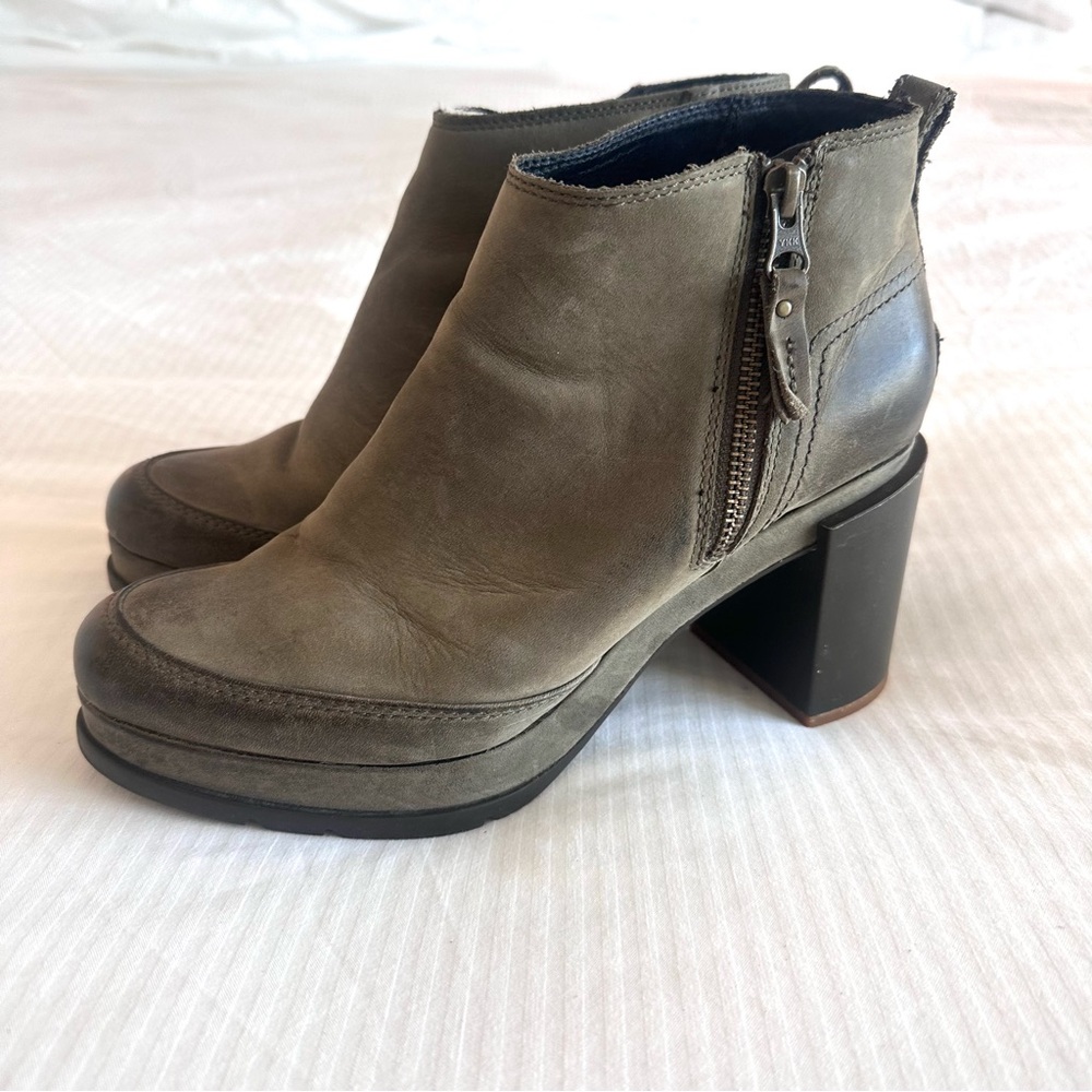 Sorel Women's Blake Waterproof Heeled Leather Ankle Booties Olive Green 8.5